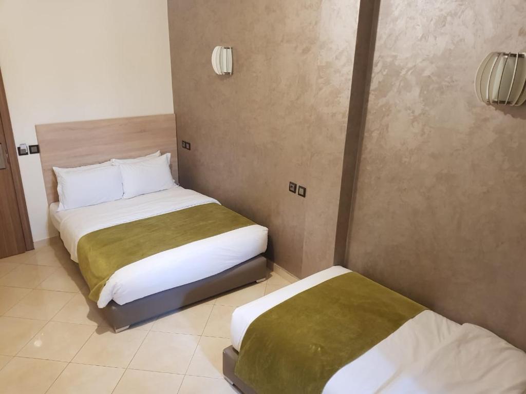 Postel nebo postele na pokoji v ubytování Hotel Ichbilia فندق اشبيلية