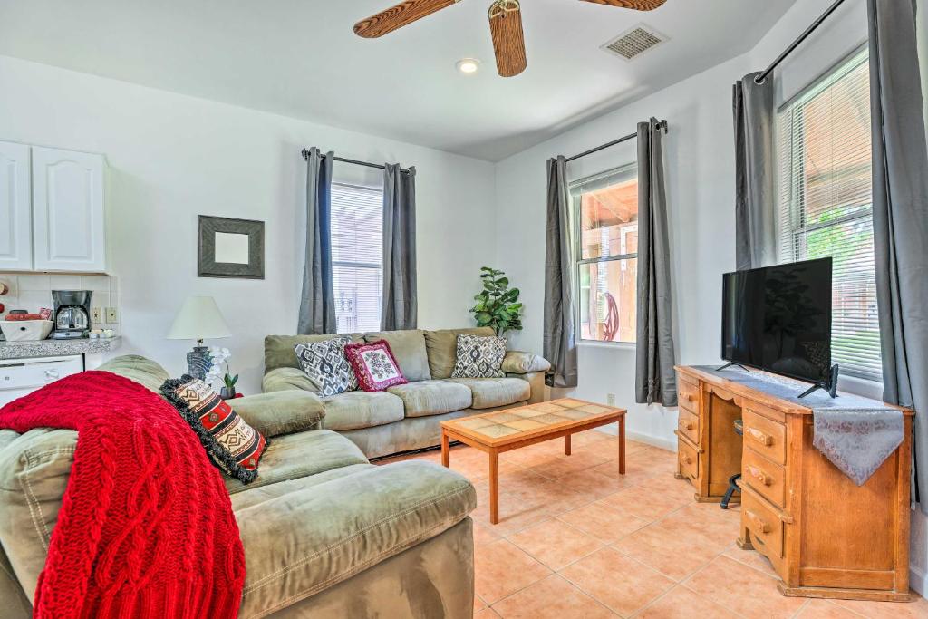 Cozy and Relaxing Eloy Apartment with Pool Access, Eloy (updated prices