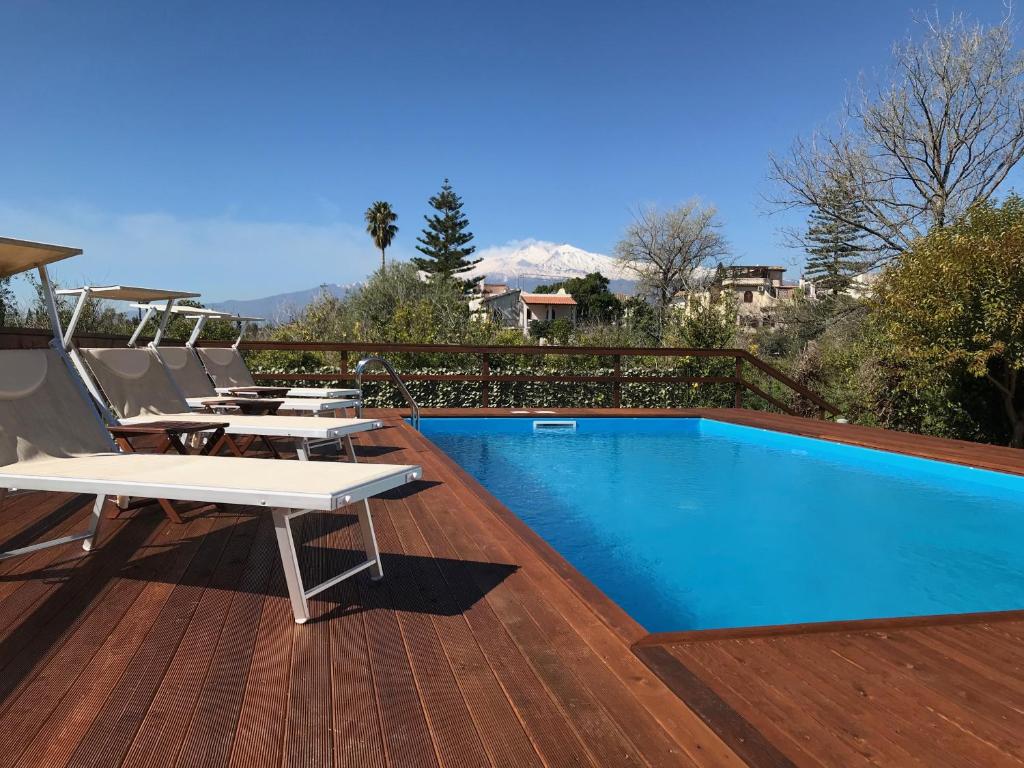 Басейн в John Sea Suites або поблизу