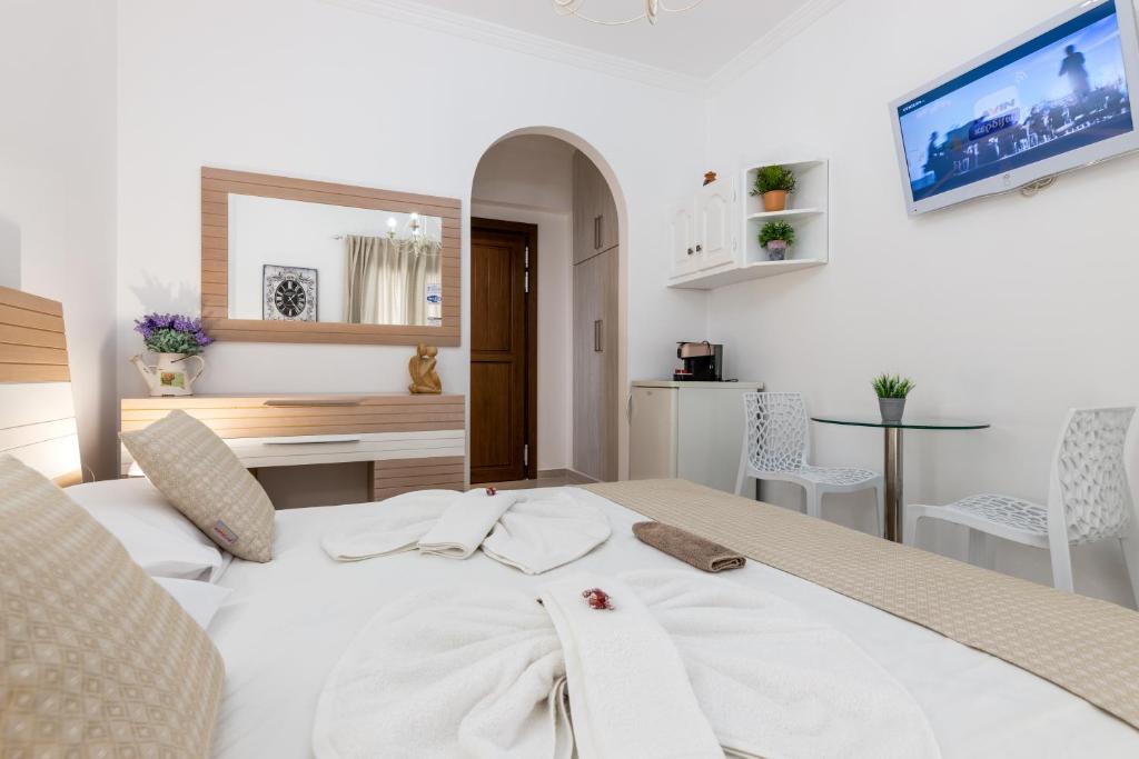 Panos Luxury Studios - 13