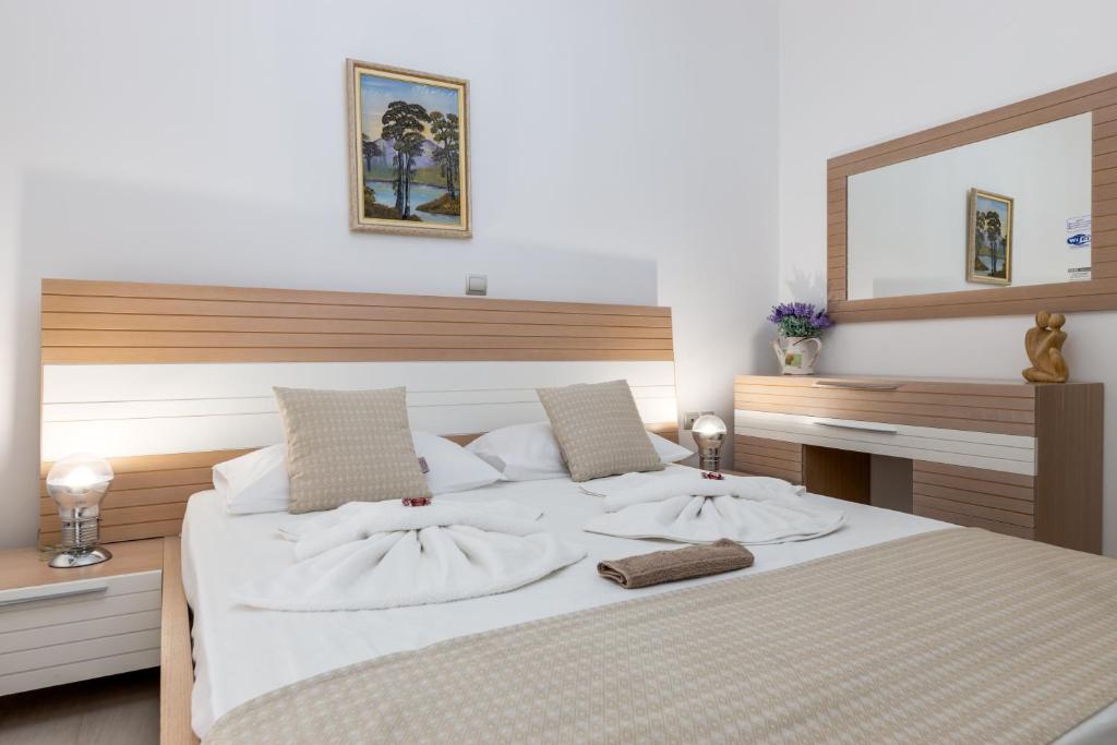 Panos Luxury Studios - 1