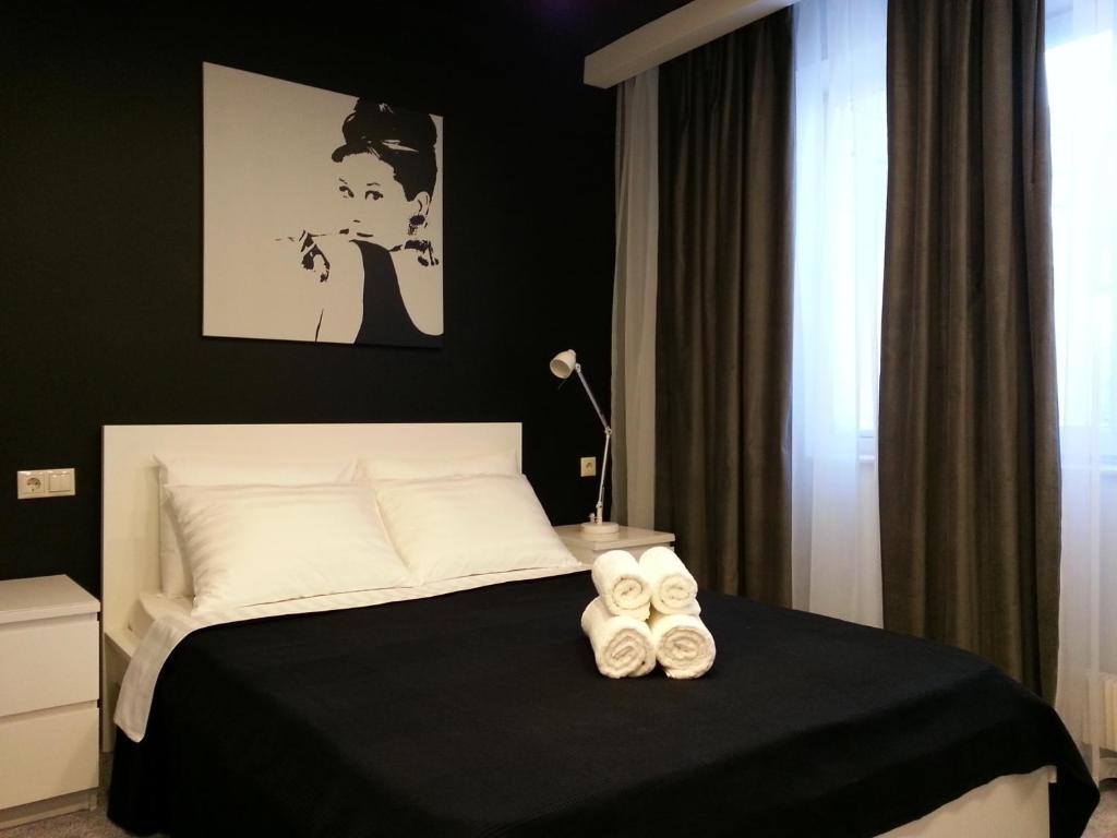 モスクワにあるDuet-Hotelのベッドルーム1室(ベッド1台、タオル2枚付)