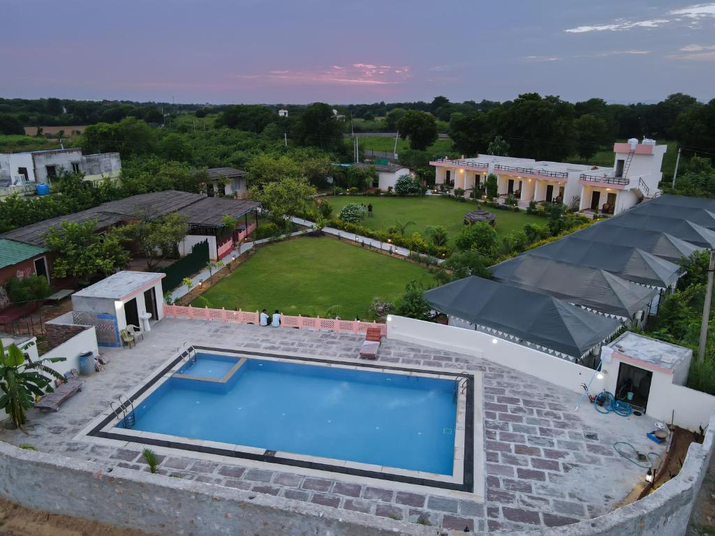 Piscina di Ranthambore Nature Camp Resort o nelle vicinanze