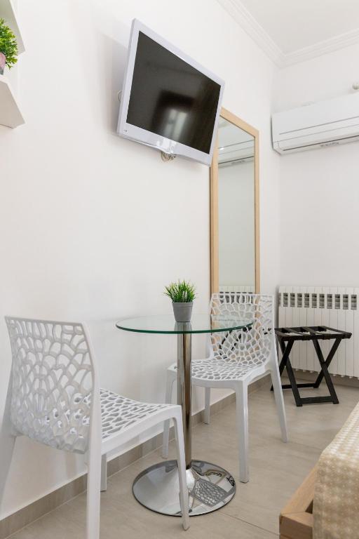 Panos Luxury Studios - 14