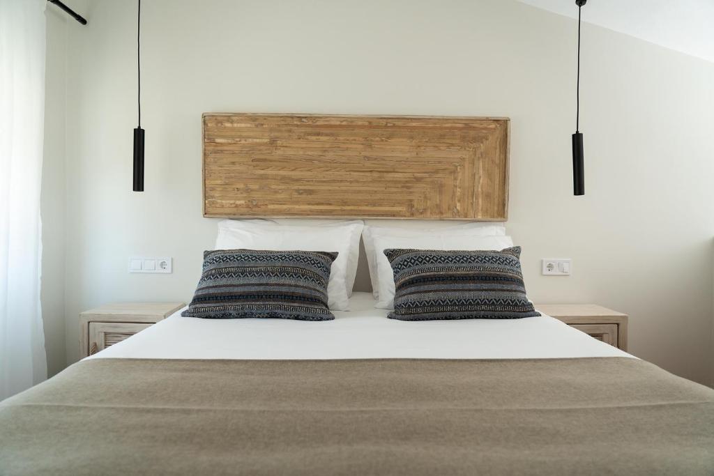A bed or beds in a room at Triantafilia Guesthouse