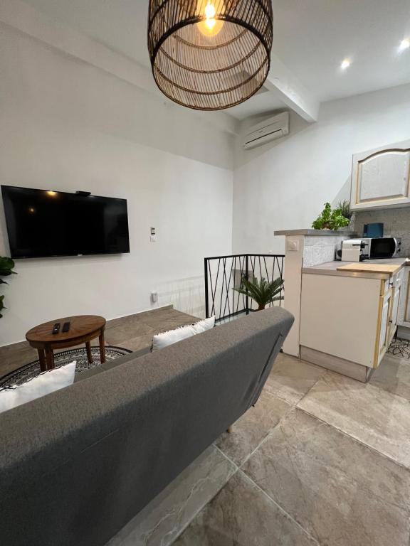Kuchyňa alebo kuchynka v ubytovaní Duplex terrasse vue mer - Soleil Levant La Ciotat