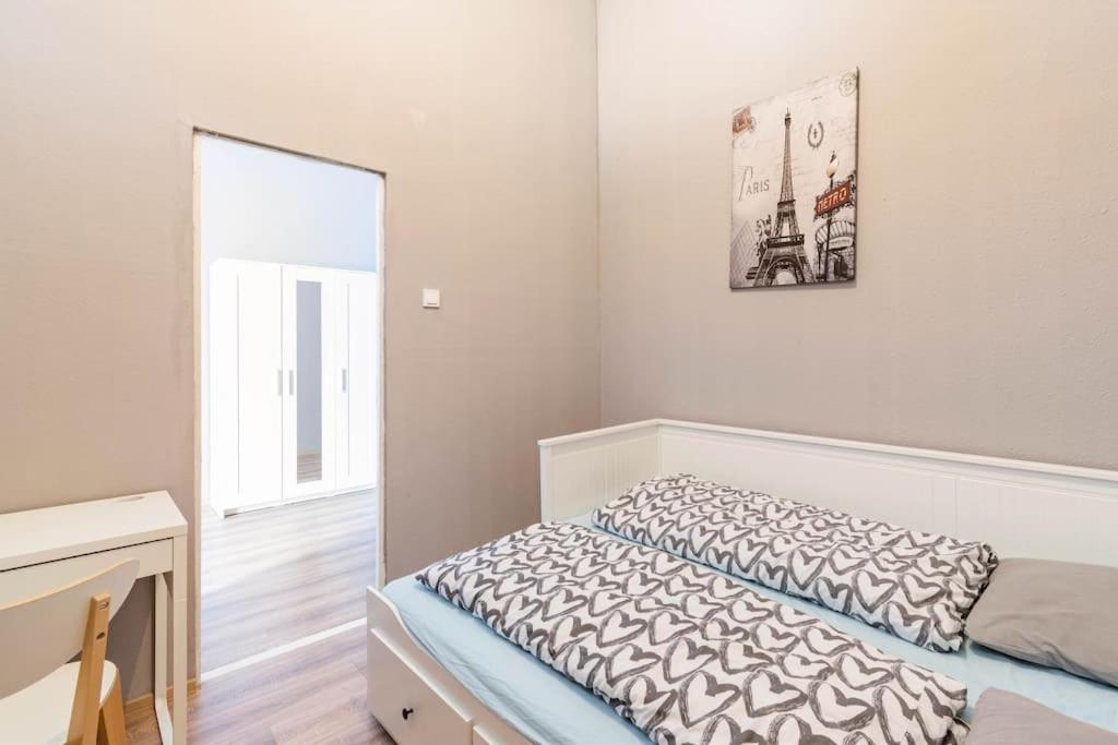 Queen Erzsebet apartment 1073 Budapest, 1-3 Erzsébet körút kép - 1