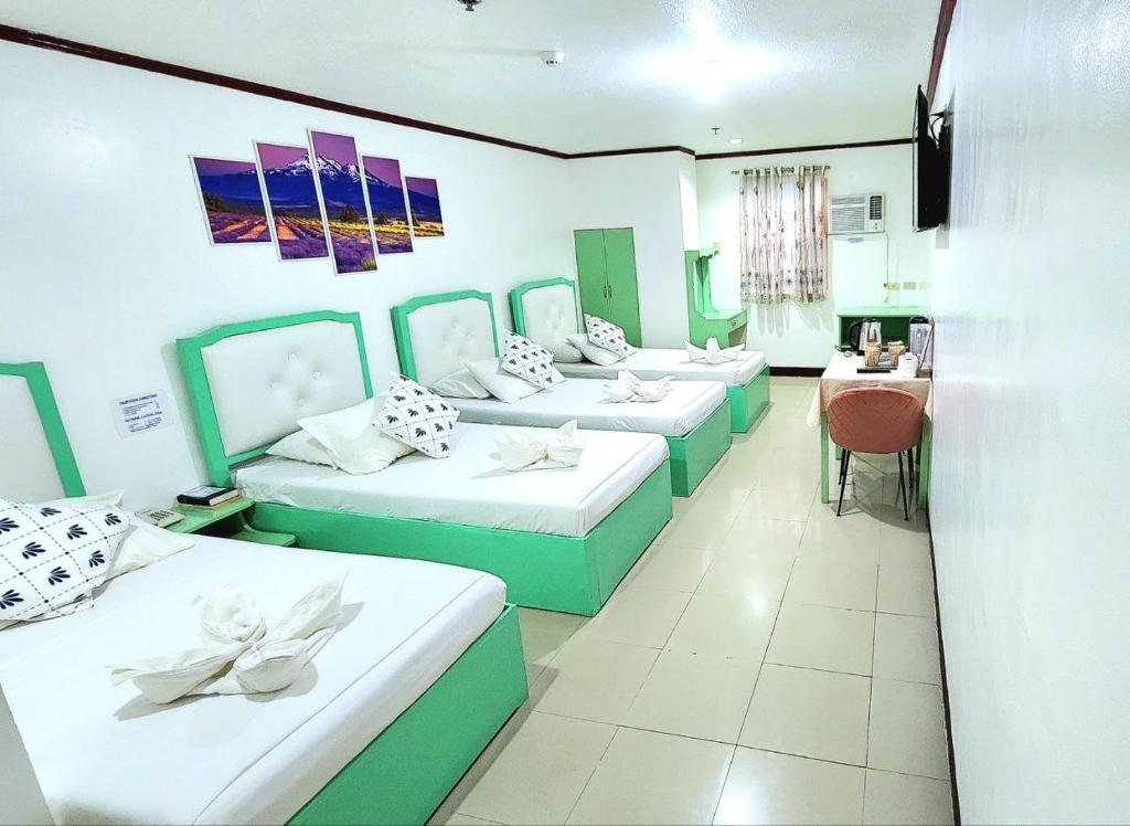 Postel nebo postele na pokoji v ubytování Demiren Hotel