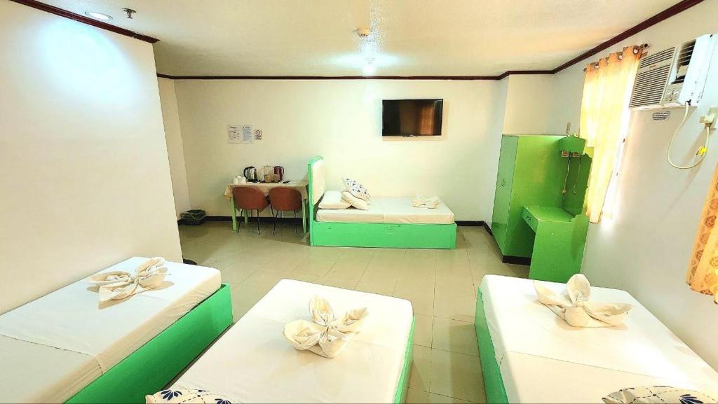 Postel nebo postele na pokoji v ubytování Demiren Hotel
