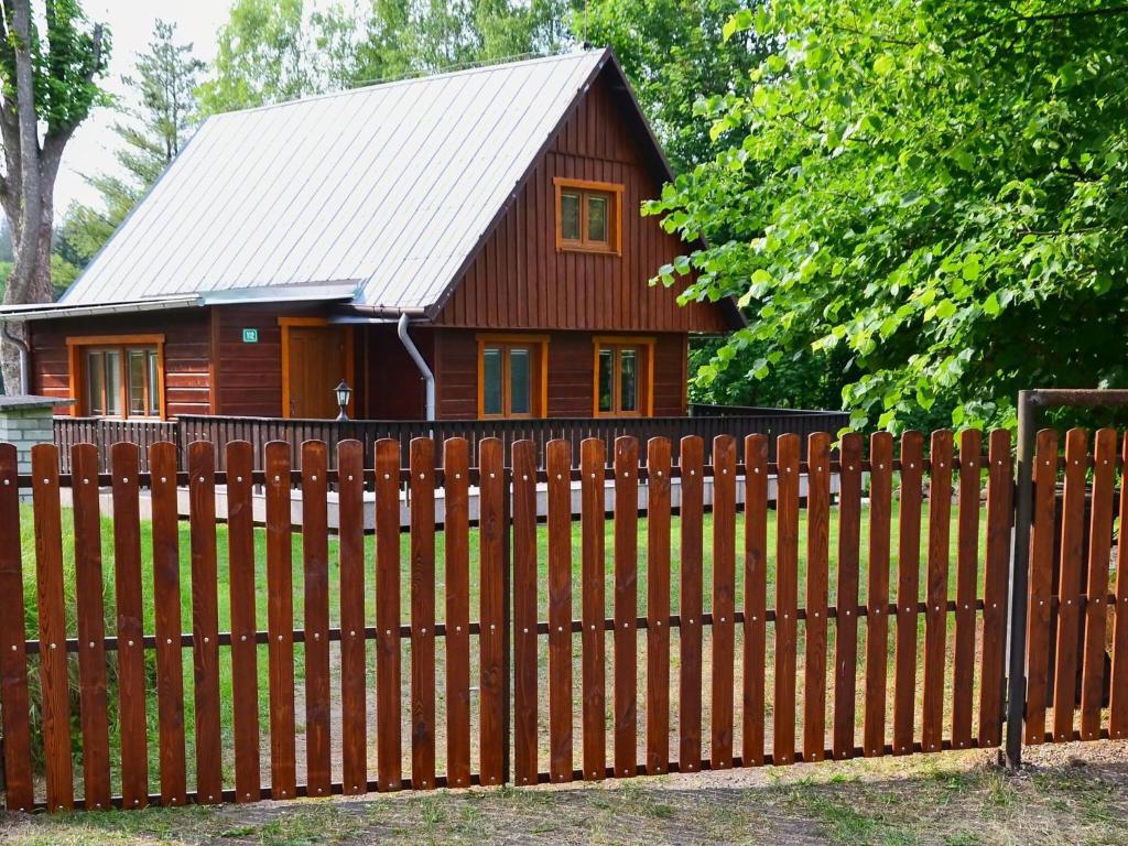 Budynek, w którym mieści się dom w stylu alpejskim