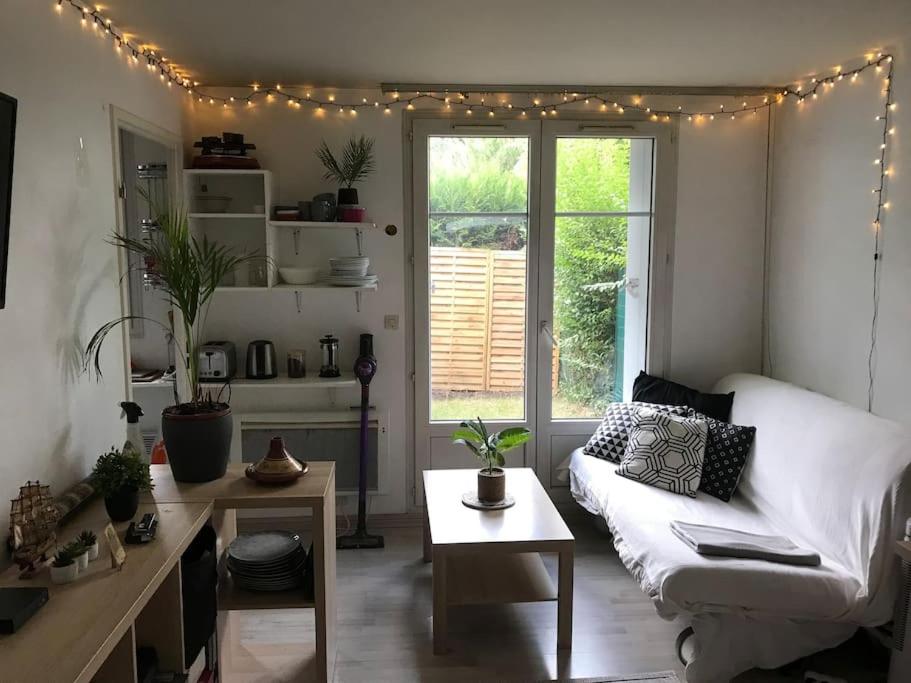Zdjęcie z galerii obiektu Charmant studio et son jardin w mieście Lagny