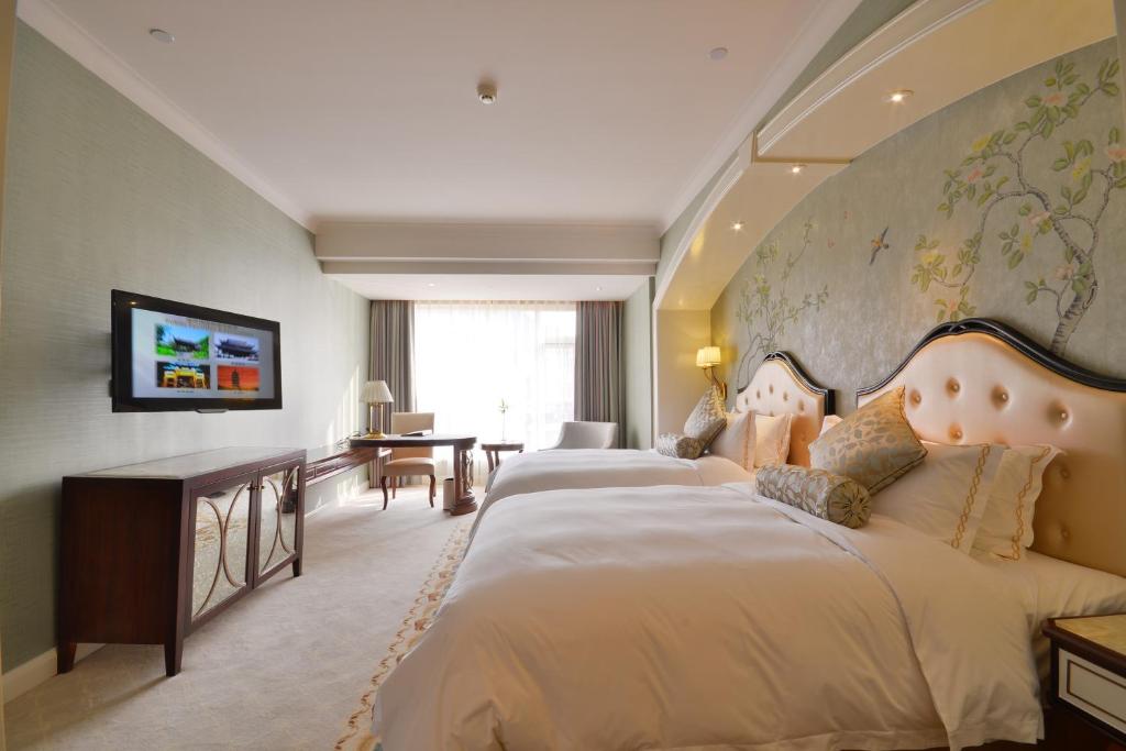 TV a/nebo společenská místnost v ubytování Urban Island Hotel Shanghai