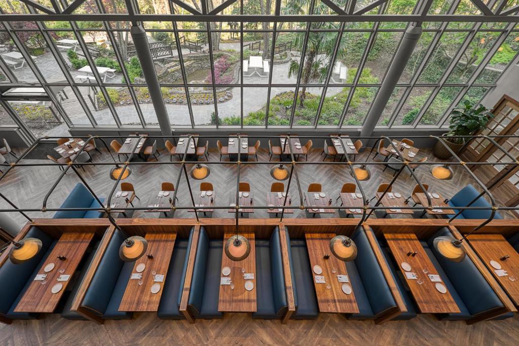 Crowne Plaza Atlanta Perimeter at Ravinia by IHG photo
