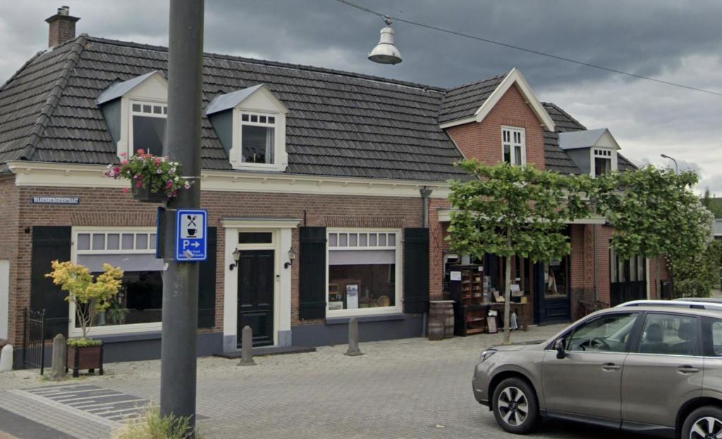 a car parked in front of a house at Beneden - Langs in Diepenheim