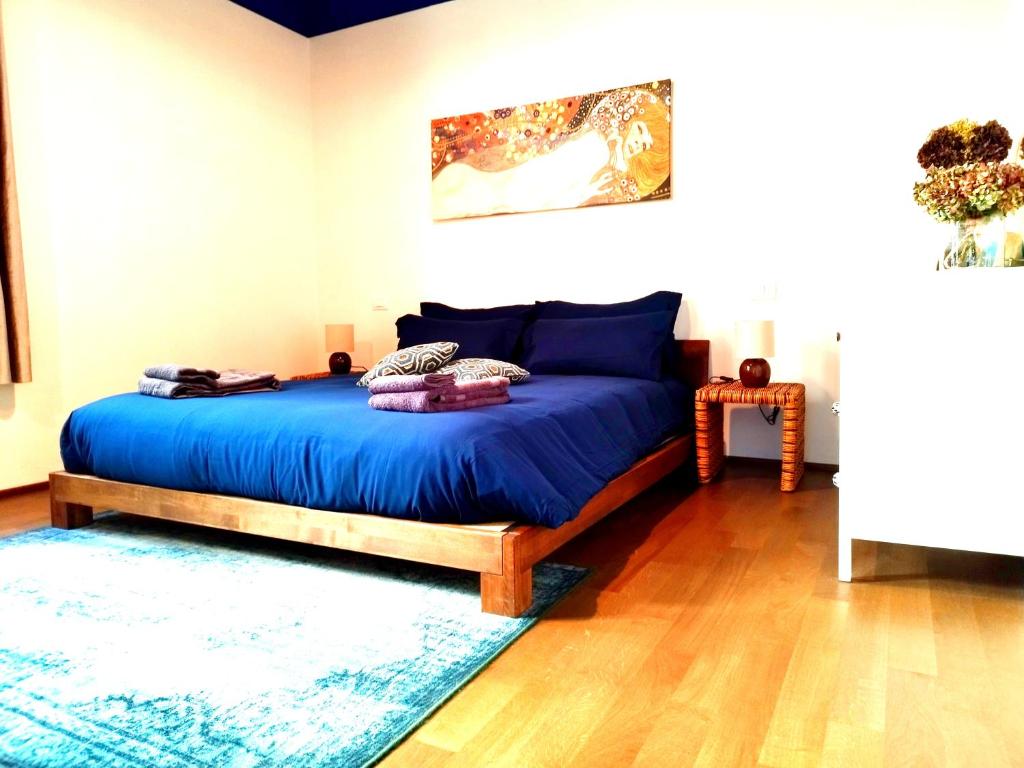 Bologna city center Aldrovandi flat - Housity