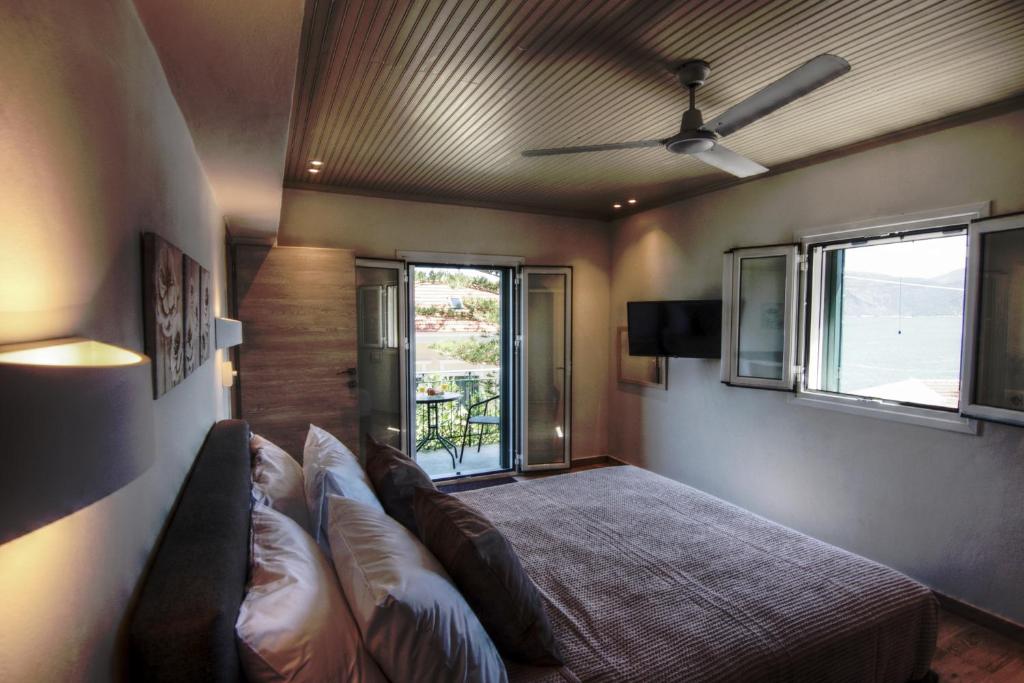 Postel nebo postele na pokoji v ubytování Fiskardo Beach House
