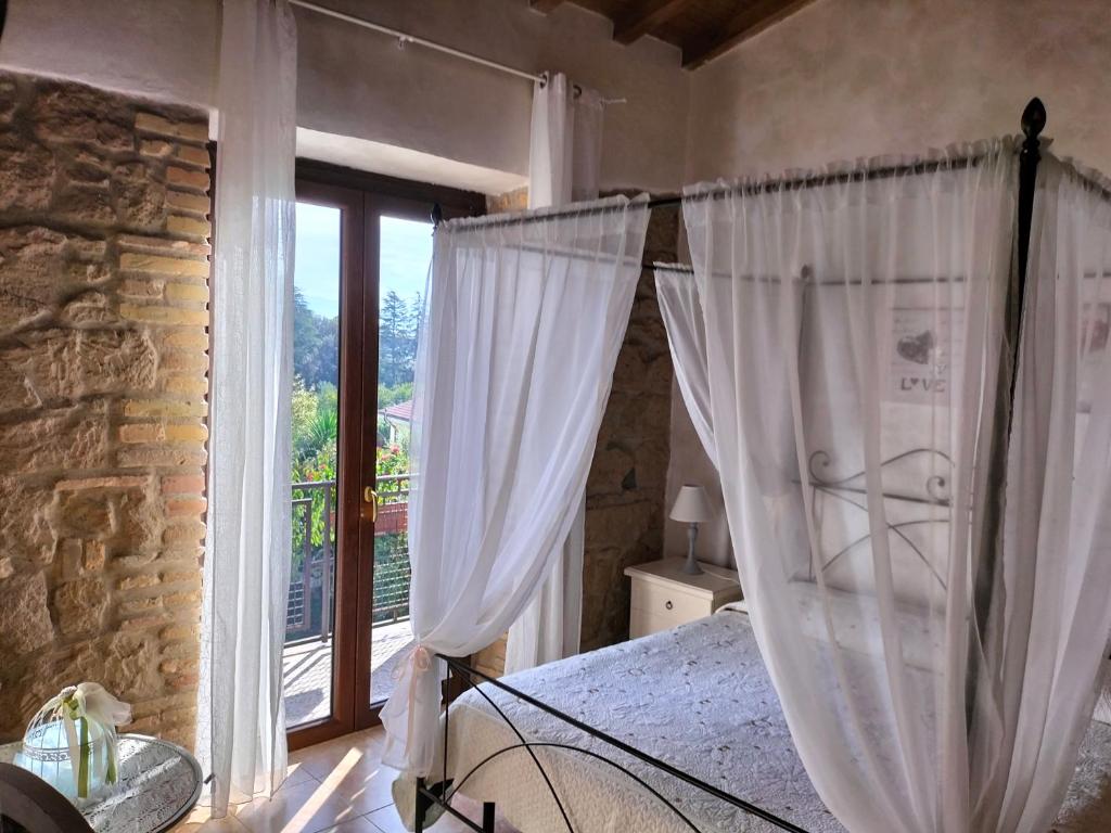 A bed or beds in a room at Antico Casale Fabrizi
