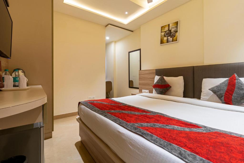 Postel nebo postele na pokoji v ubytování Hotel Tripple Tree - Karol Bagh