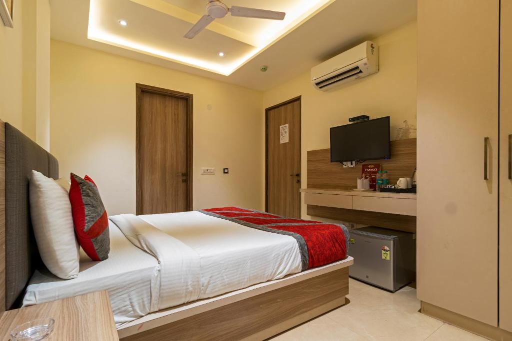 Postel nebo postele na pokoji v ubytování Hotel Tripple Tree - Karol Bagh