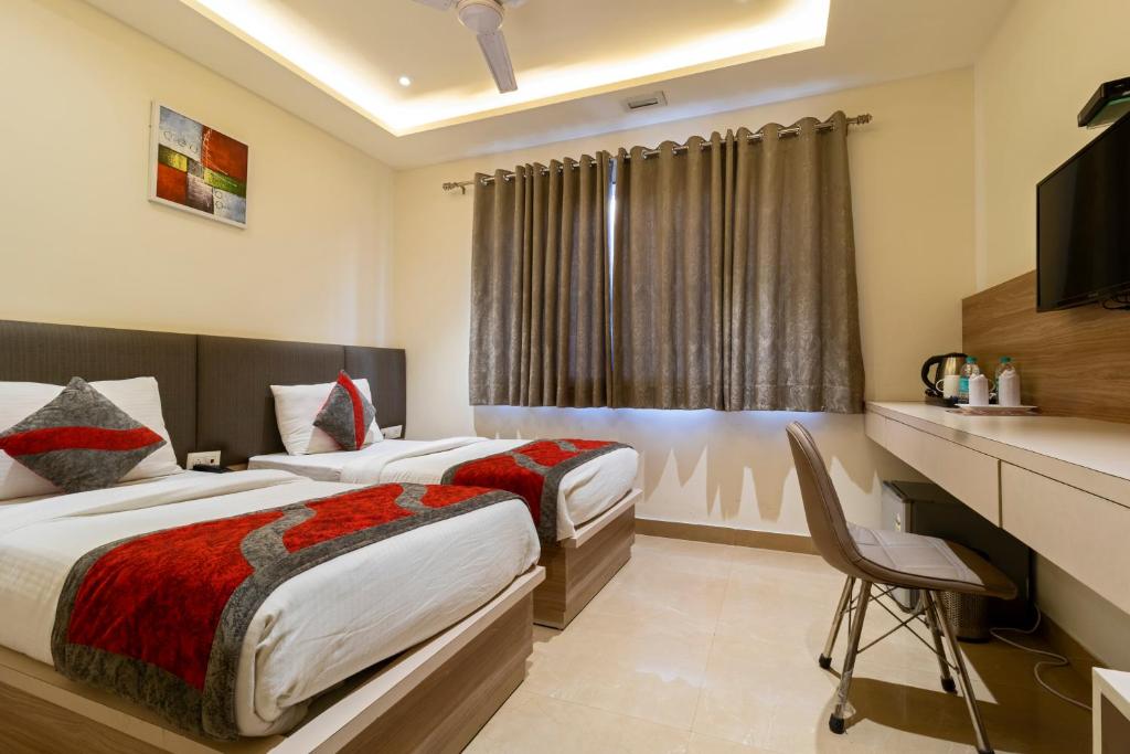 Postel nebo postele na pokoji v ubytování Hotel Tripple Tree - Karol Bagh