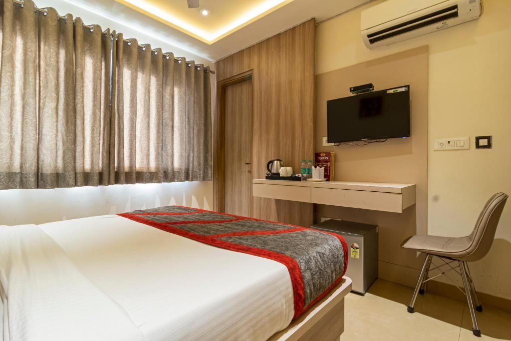 TV a/nebo společenská místnost v ubytování Hotel Tripple Tree - Karol Bagh