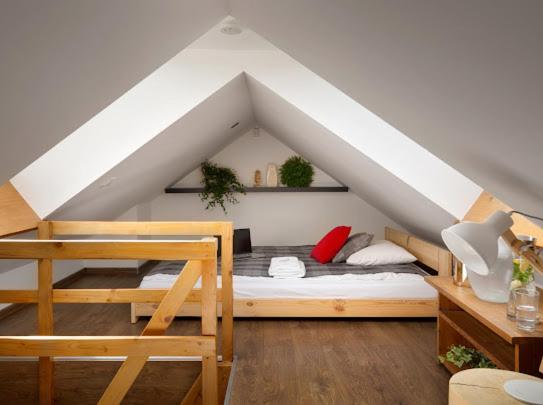 Posteľ alebo postele v izbe v ubytovaní Apartamenty U Harrego I Przy Stawie Spa z klimatyzacją, balia, sauna, ogrodem i parkingiem