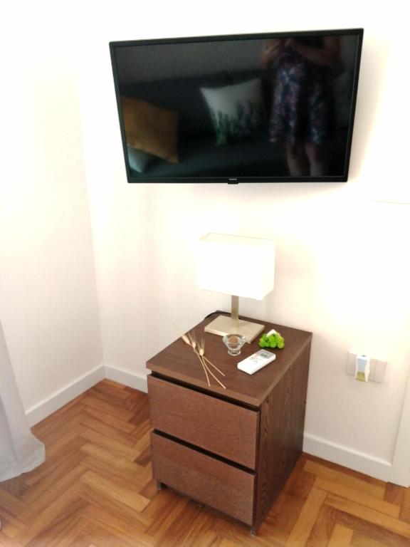 Televízia a/alebo spoločenská miestnosť v ubytovaní Macallé