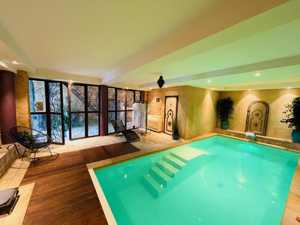 Bazén v ubytování Le Clos Des Anges nebo v jeho okolí