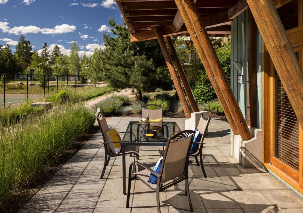 Outback Lakeside Vacation Homes - Two-Bedroom Trout Lake Townhome