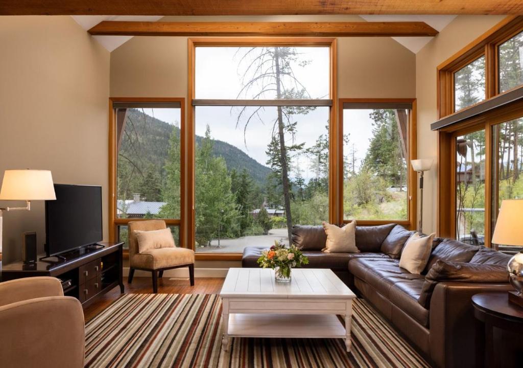 Outback Lakeside Vacation Homes - Three-Bedroom Cottage