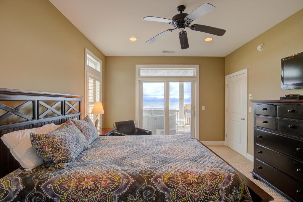 a bedroom with a bed and a ceiling fan at The Lazy Beagle in North Topsail Beach