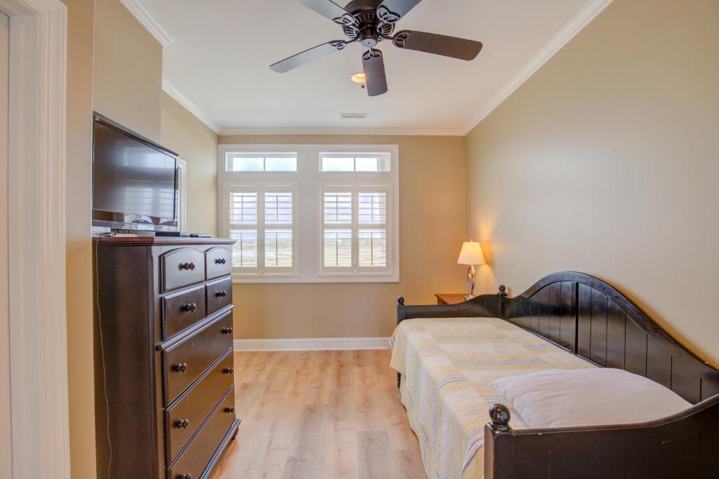 a bedroom with a bed and a ceiling fan at The Lazy Beagle in North Topsail Beach