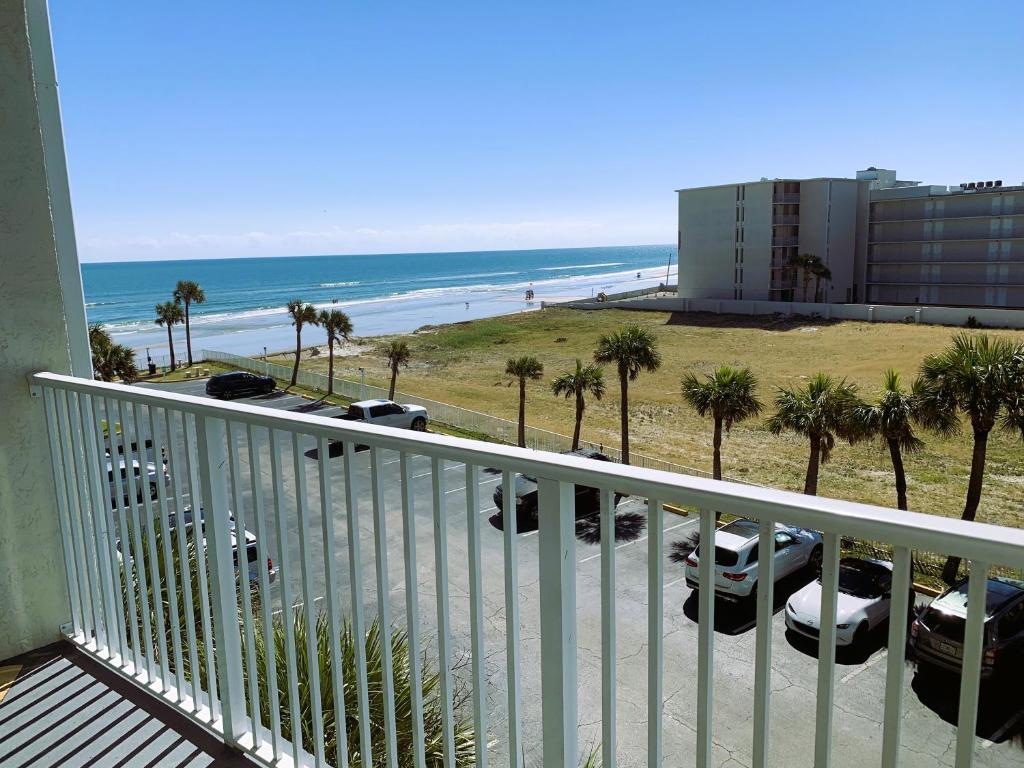 Oceanfront One Bedroom Condo Daytona Beach Fl, Daytona Beach (updated