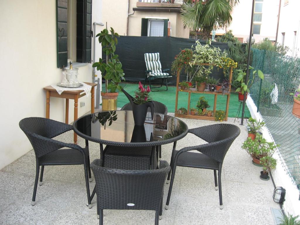 a table and chairs on a patio with plants at Da Rina in Mestre
