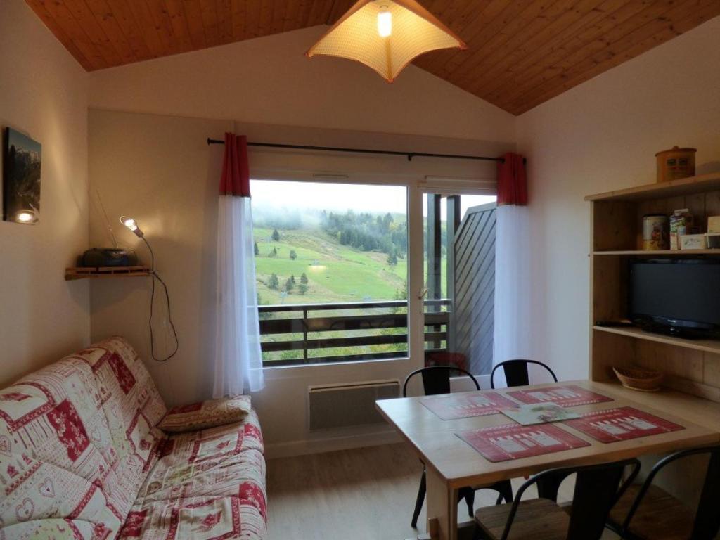 a living room with a couch and a table and a window at Studio Le Grand-Bornand, 1 pièce, 6 personnes - FR-1-458-173 in Le Grand-Bornand