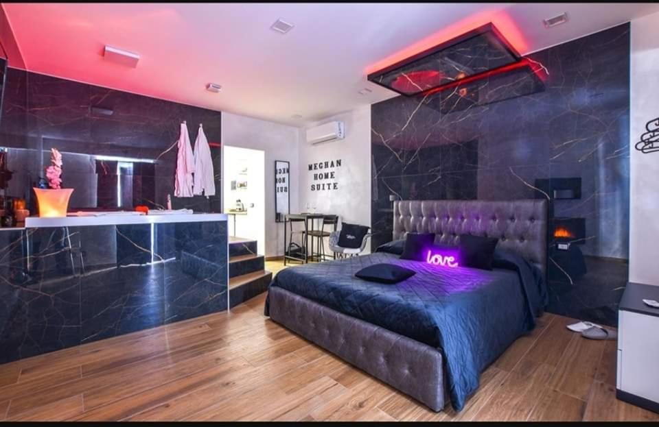 SUITE Meghan home