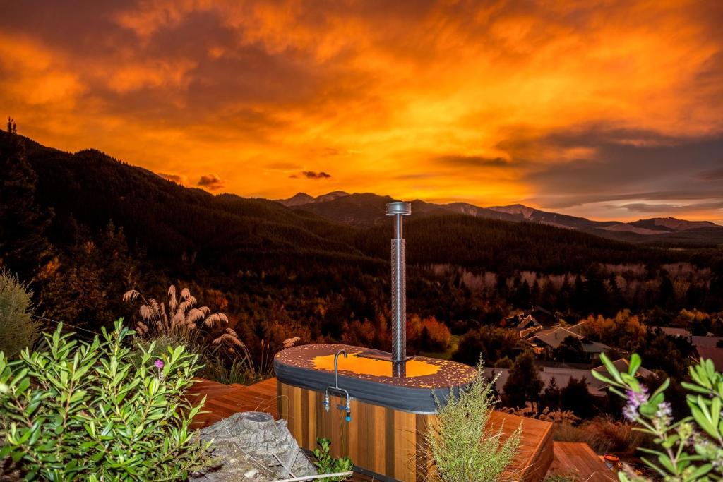 The Shepherds Hut - boutique retreat. - Resim 13