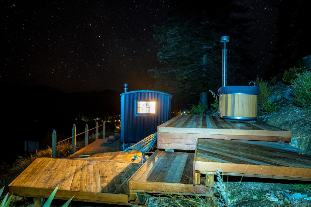 The Shepherds Hut - boutique retreat. - Resim 14