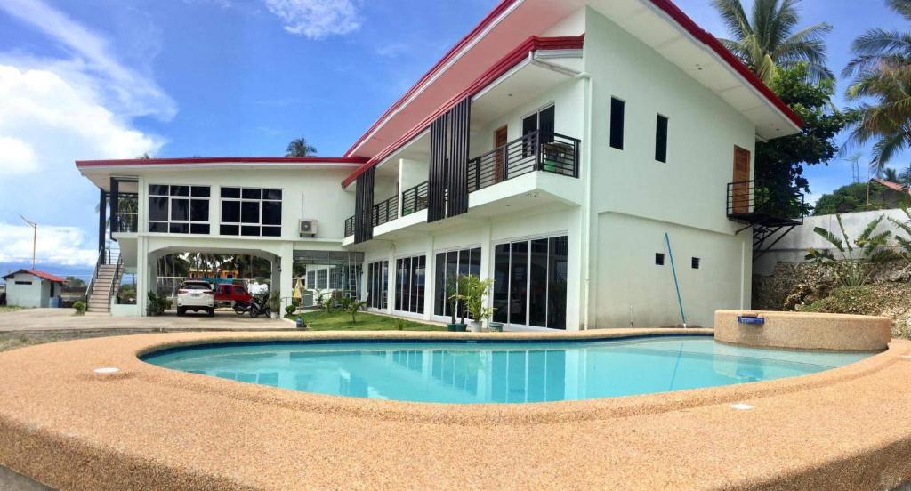 Bazén v ubytování Elnora Delmar Travellers Inn nebo v jeho okolí