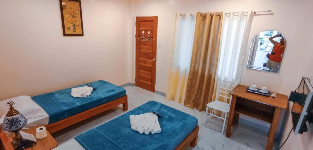 Postel nebo postele na pokoji v ubytování Elnora Delmar Travellers Inn
