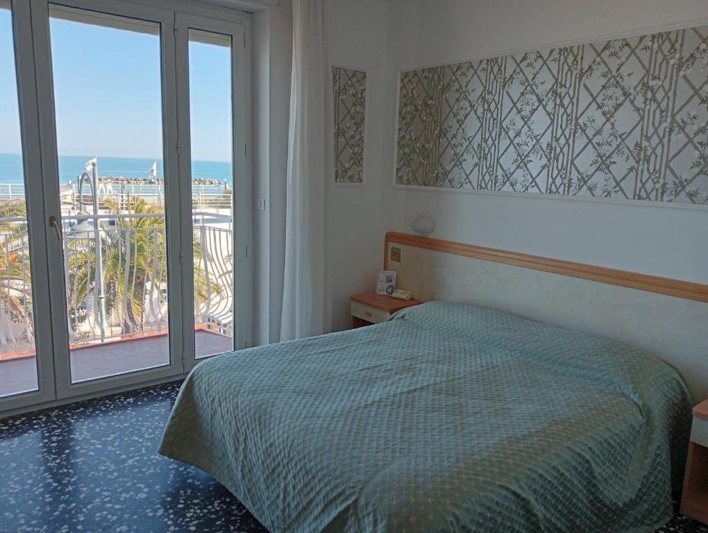 Hotel Rosa Meublé - Tweepersoonskamer Met Balkon En Uitzicht Op Zee