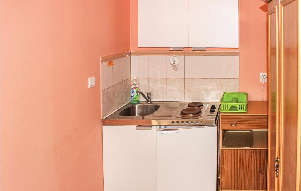 Kuchyňa alebo kuchynka v ubytovaní Holiday Home Rewal Olszynowa Ii