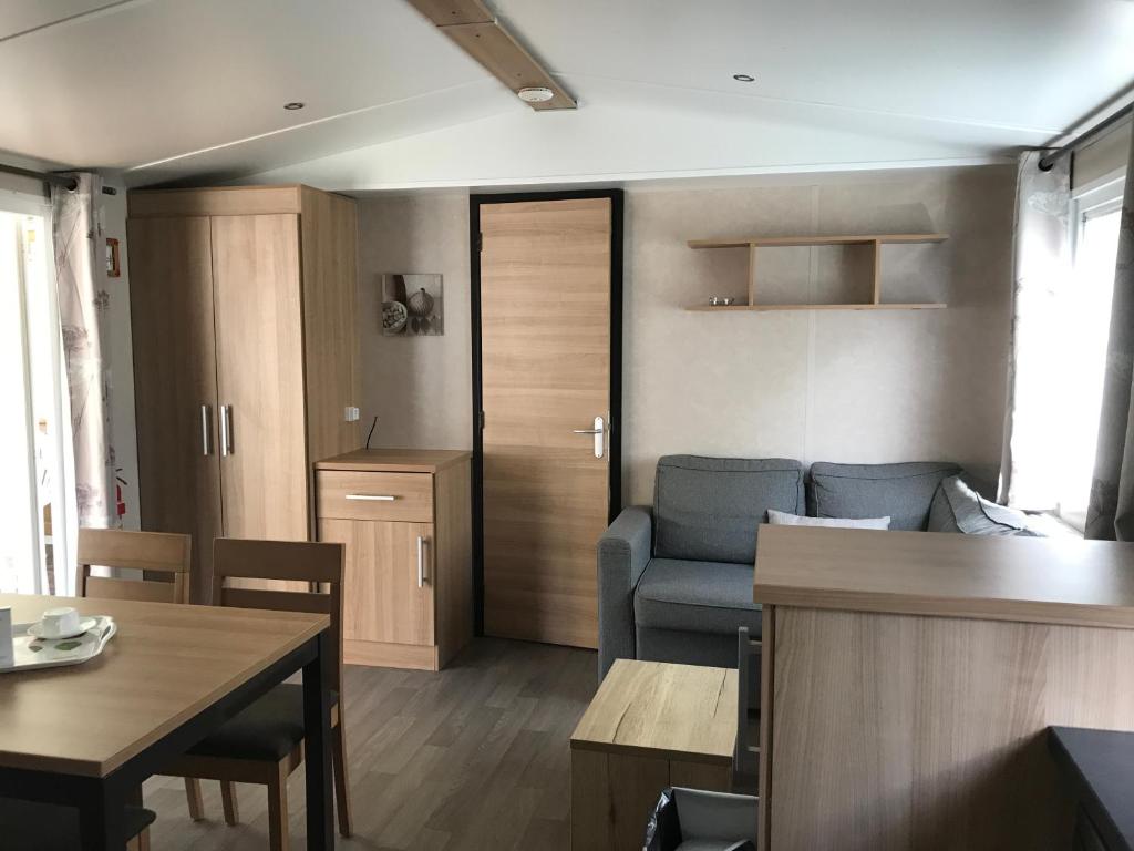 Posedenie v ubytovaní MH-6 PERS-3 CH-2 SDB-lave vaisselle-lave linge - WIFI GARANTIE - grande terrasse