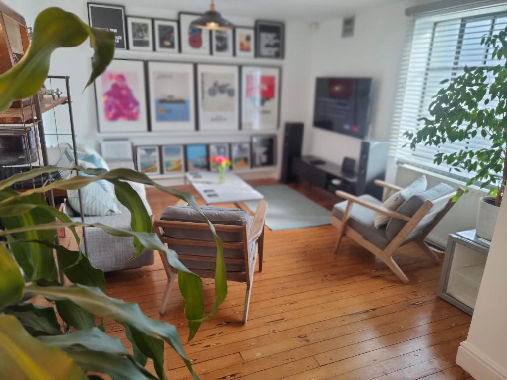 Vacation Home The Drill Hall Central Winchester 2 bed House, UK