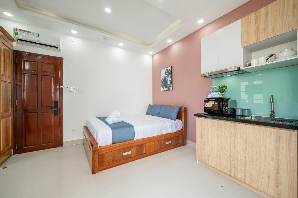 Cozrum Homes - Retro House - Studio With Balcony