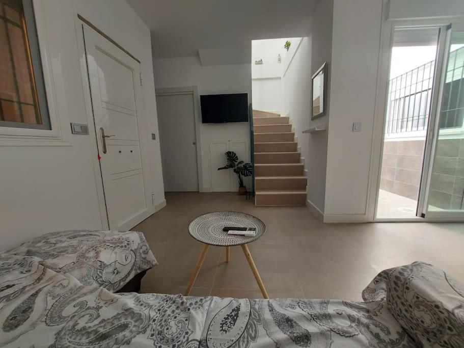 Televízia a/alebo spoločenská miestnosť v ubytovaní Casa de la abuela