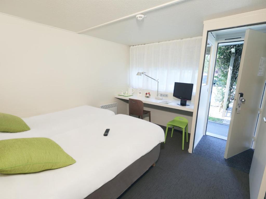 Campanile Béthune - Fouquières-Les-Béthune - Twin Room (2 Single Beds + 1 Junior Bed)
