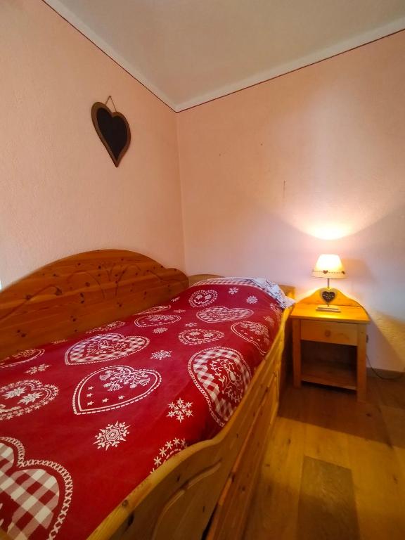 Łóżko lub łóżka w pokoju w obiekcie Au Coeur de Saint Nicolas