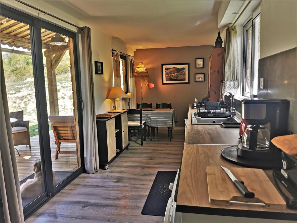 Fotografie z fotogalerie ubytování La Peyregoune, logement en pleine nature et table d'hôtes v destinaci Blieux