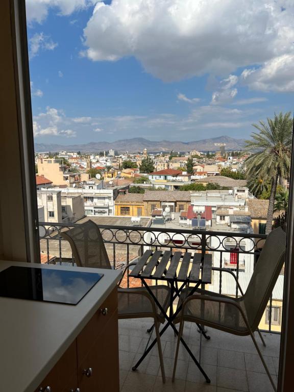 Nicosia City Centre Sky Views Apartment - Appartement Avec Terrasse